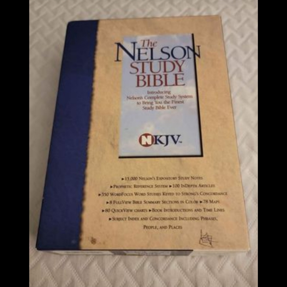 The Nelson Study Bible NKJV - Like New!